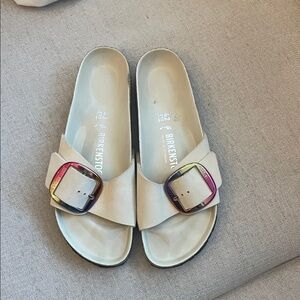 listing-status-banner